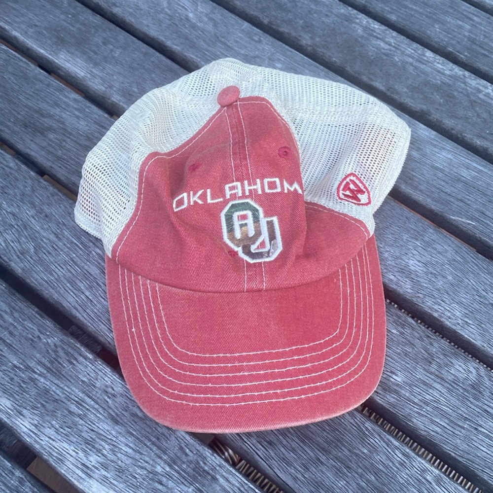 Oklahoma Sooners trucker hat snap back